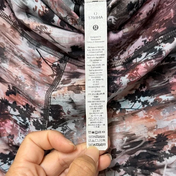 🍋 LULULEMON Align High-Rise Short 8"
Future Utopia Multi Size 12 - Picture 4 of 12